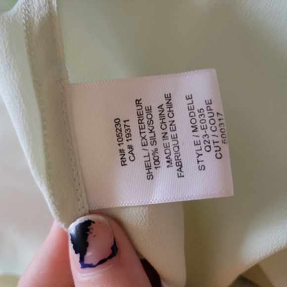 Equipment Silk Very Light Green Silk Button Down Coupe size M - Picture 5 of 6